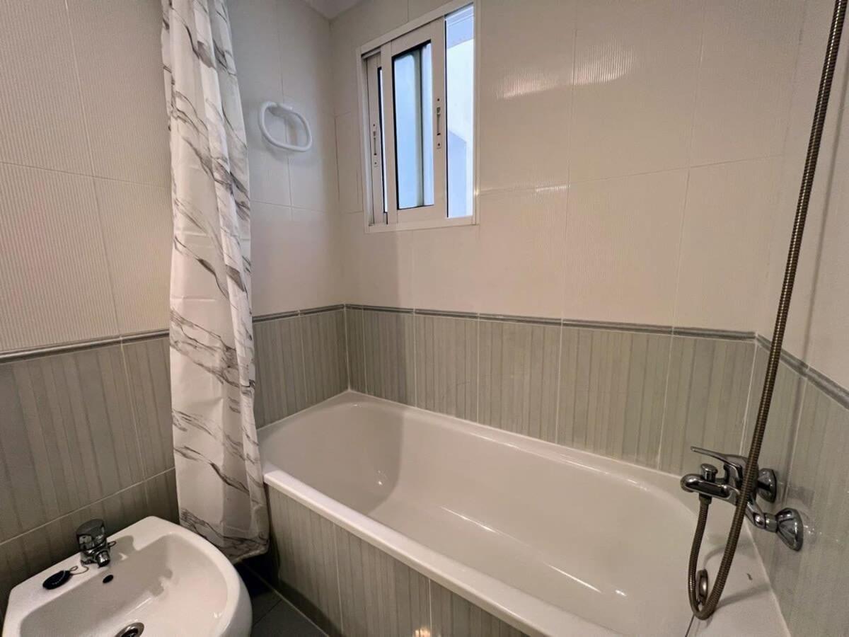 Welcoming Seafront Apartment Tv15 Torrevieja Bagian luar foto