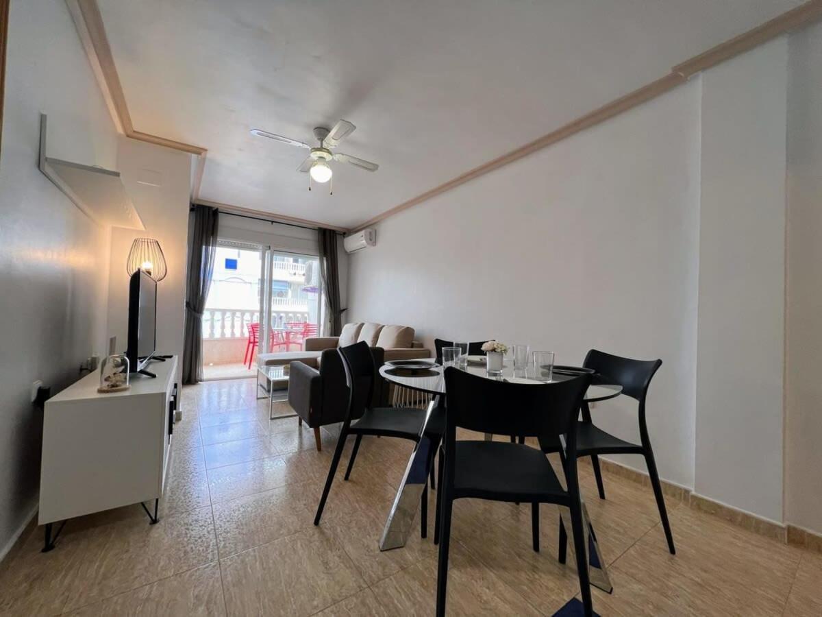 Welcoming Seafront Apartment Tv15 Torrevieja Bagian luar foto