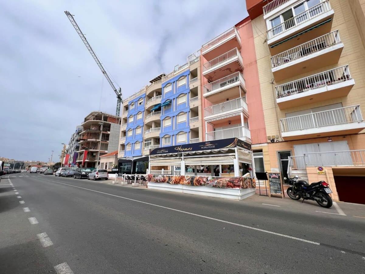 Welcoming Seafront Apartment Tv15 Torrevieja Bagian luar foto
